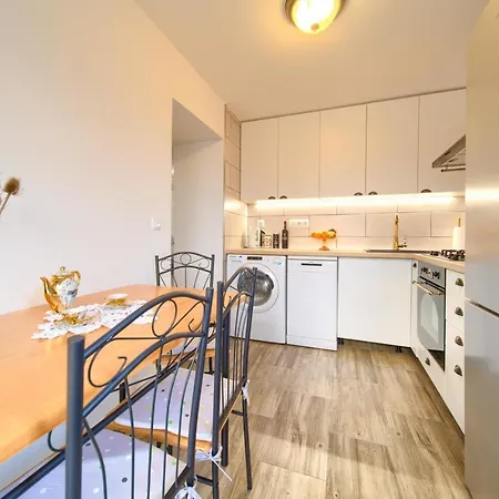 Retro Apartment Vrbnik (Primorje-Gorski Kotar)